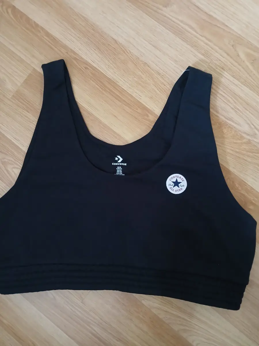 Converse  woman  cropped  top