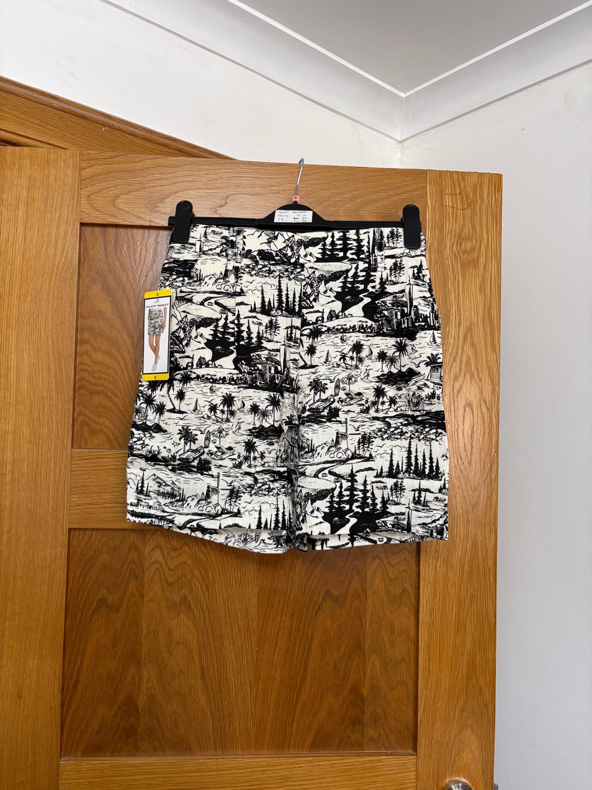 Hilary Radley Linen Blend Shorts Colour White/Black Size S UK Size 10