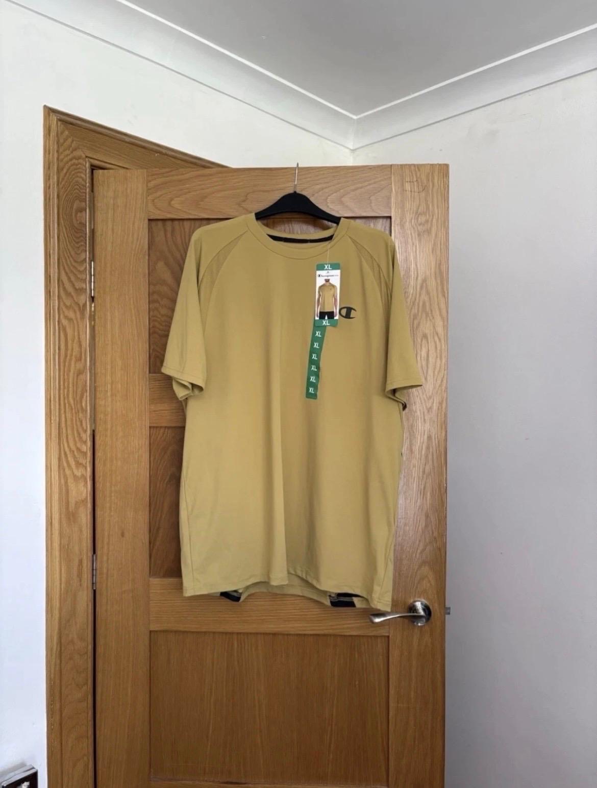 Champion Short Sleeve T-Shirt Colour Gold Chain Size XL