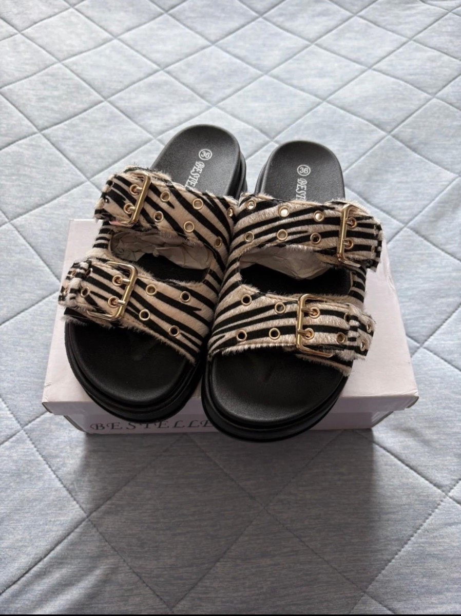 Bestelle Flatform Zebra Buckle Sandals Colour Zebra Size 36 UK Size 3