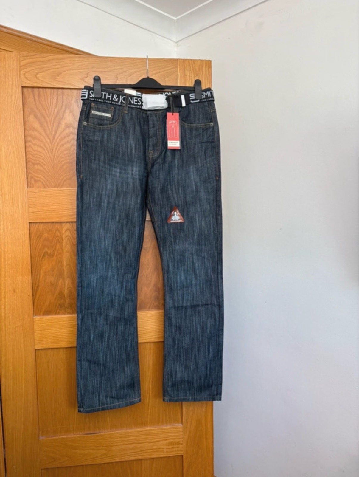Smith & Jones Straight Fit Jeans With Belt Colour Furio Darkwash Size 30W 32L