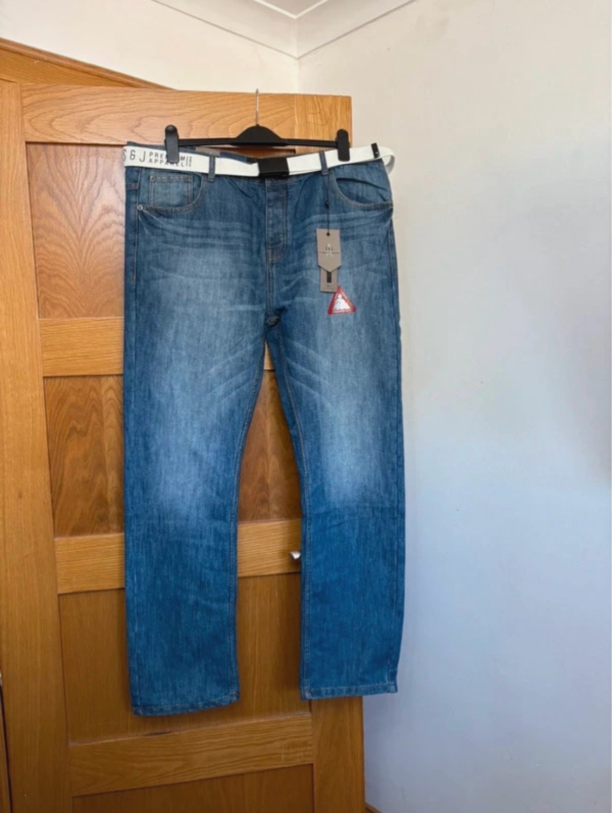 Smith & Jones Straight Fit Jeans With Belt Colour Furio Lightwash Size 40W 34L