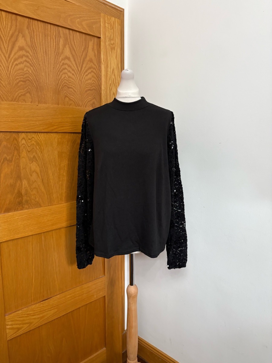 New Look Curves Sequin Embellished Lace Sleeve Top Colour Black Size 20