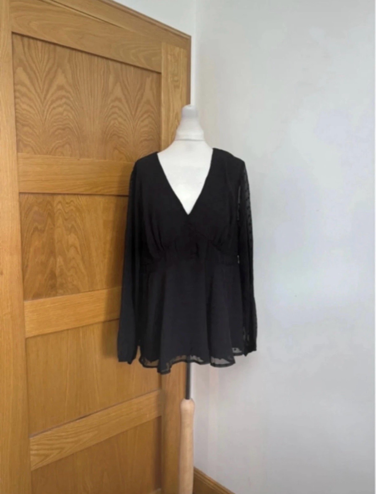 Simply Be Dobby V Neck Ruched Waist Blouse Colour Black Size 20