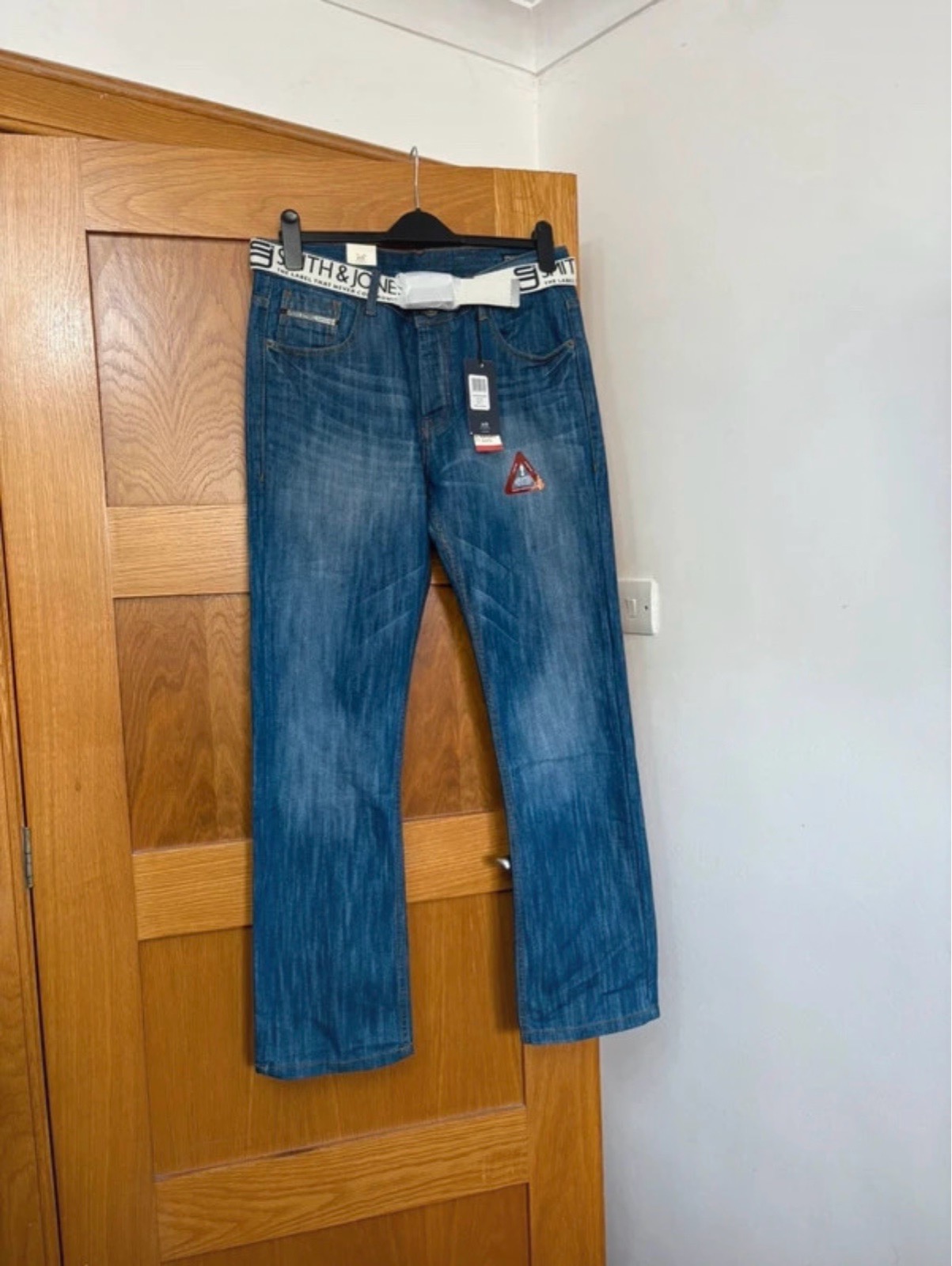 Smith & Jones Straight Fit Jeans With Belt Colour Furio Lightwash Size 30W 32L