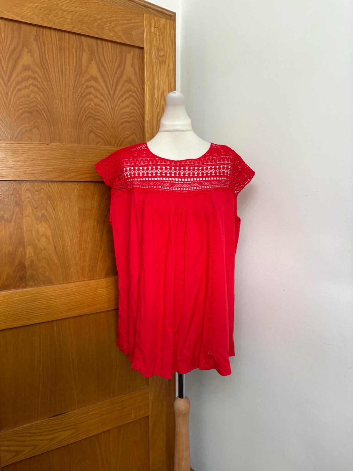 World Fashion Short Sleeve Top Colour Red size XL
