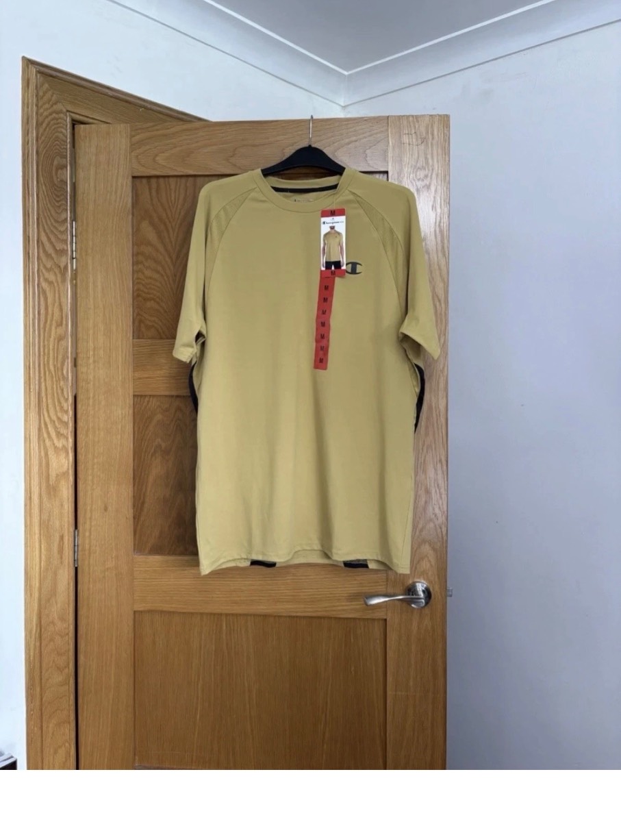 Champion Short Sleeve T-Shirt Colour Gold Chain Size M