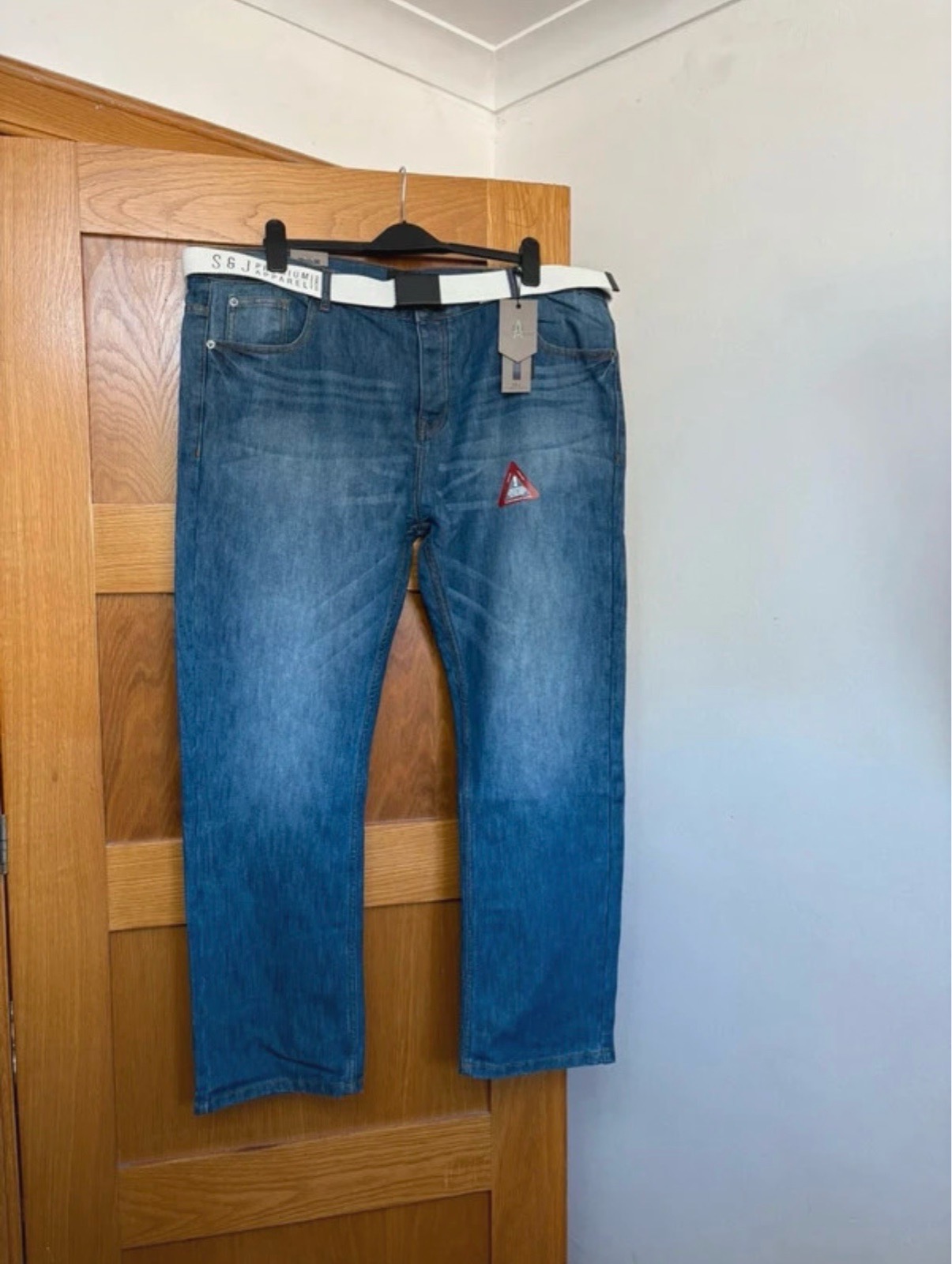 Smith & Jones Straight Fit Jeans With Belt Colour Furio Lightwash Size 42W 32L