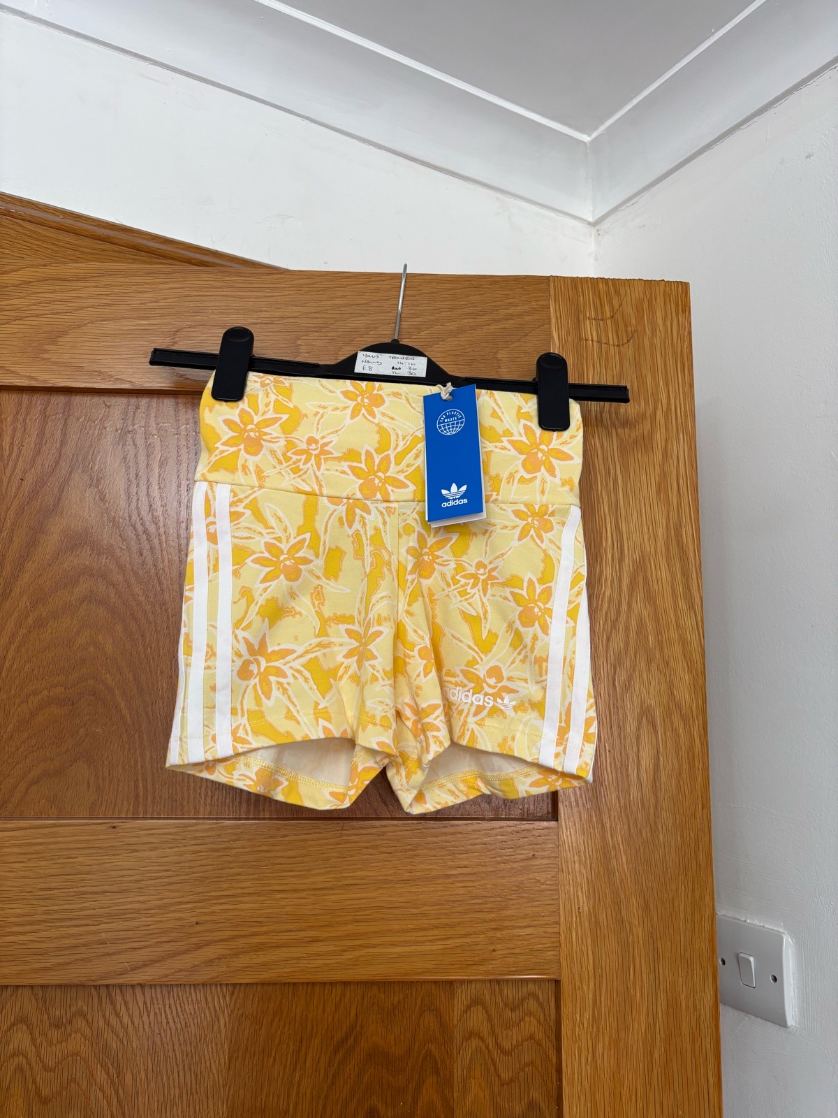 Adidas Originals Island Club All Over Print Shorts Colour Cream White Size 0-2