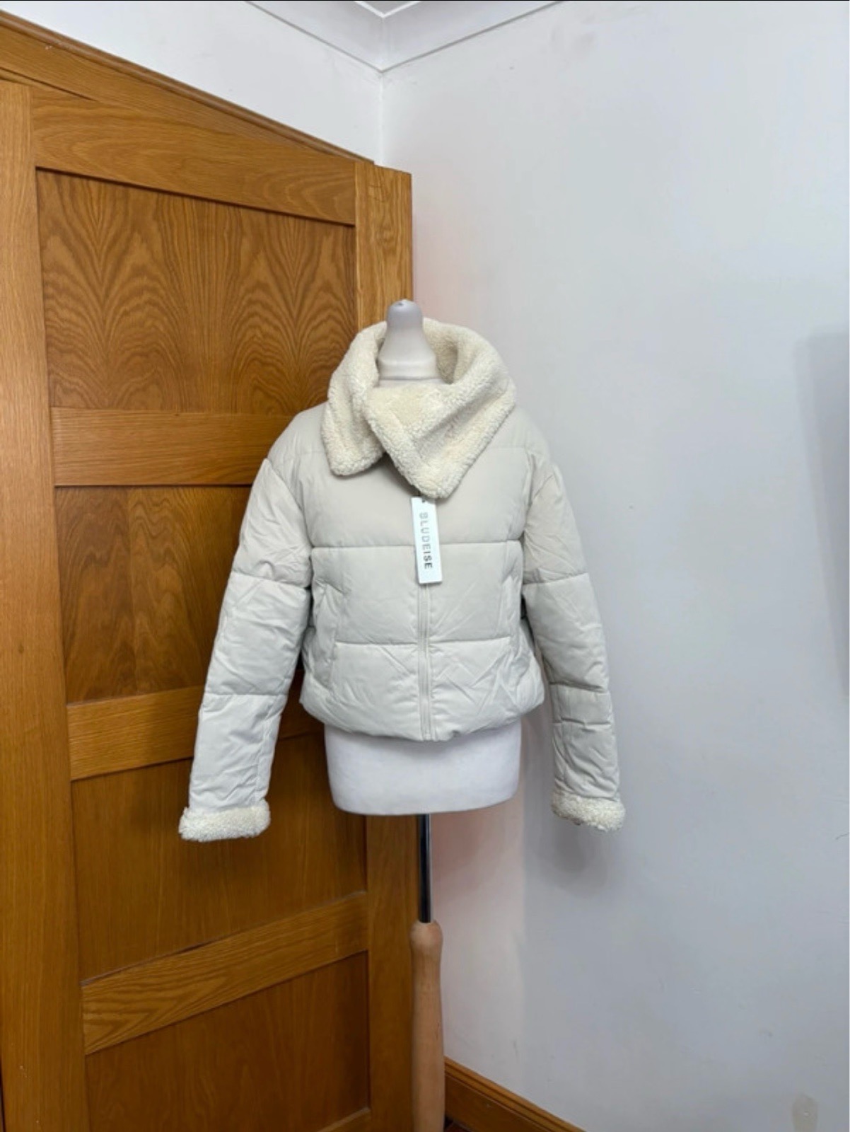 Blu Deise Cropped Puffer Jacket Colour Cream Size L