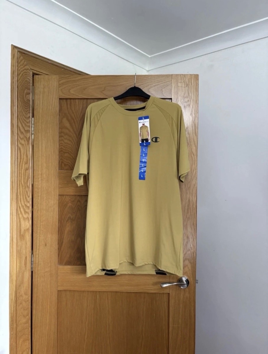 Champion Short Sleeve T-Shirt Colour Gold Chain Size L