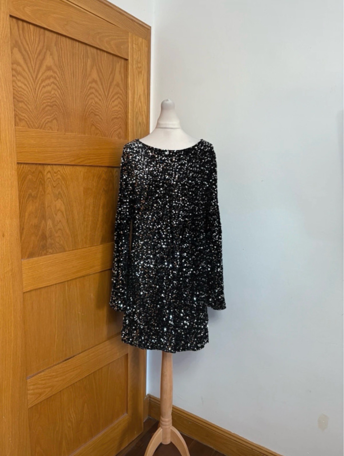 Amy & Clo in Vogue Long Sleeve Velvet Sequin Dress Colour Black One Size 10-18