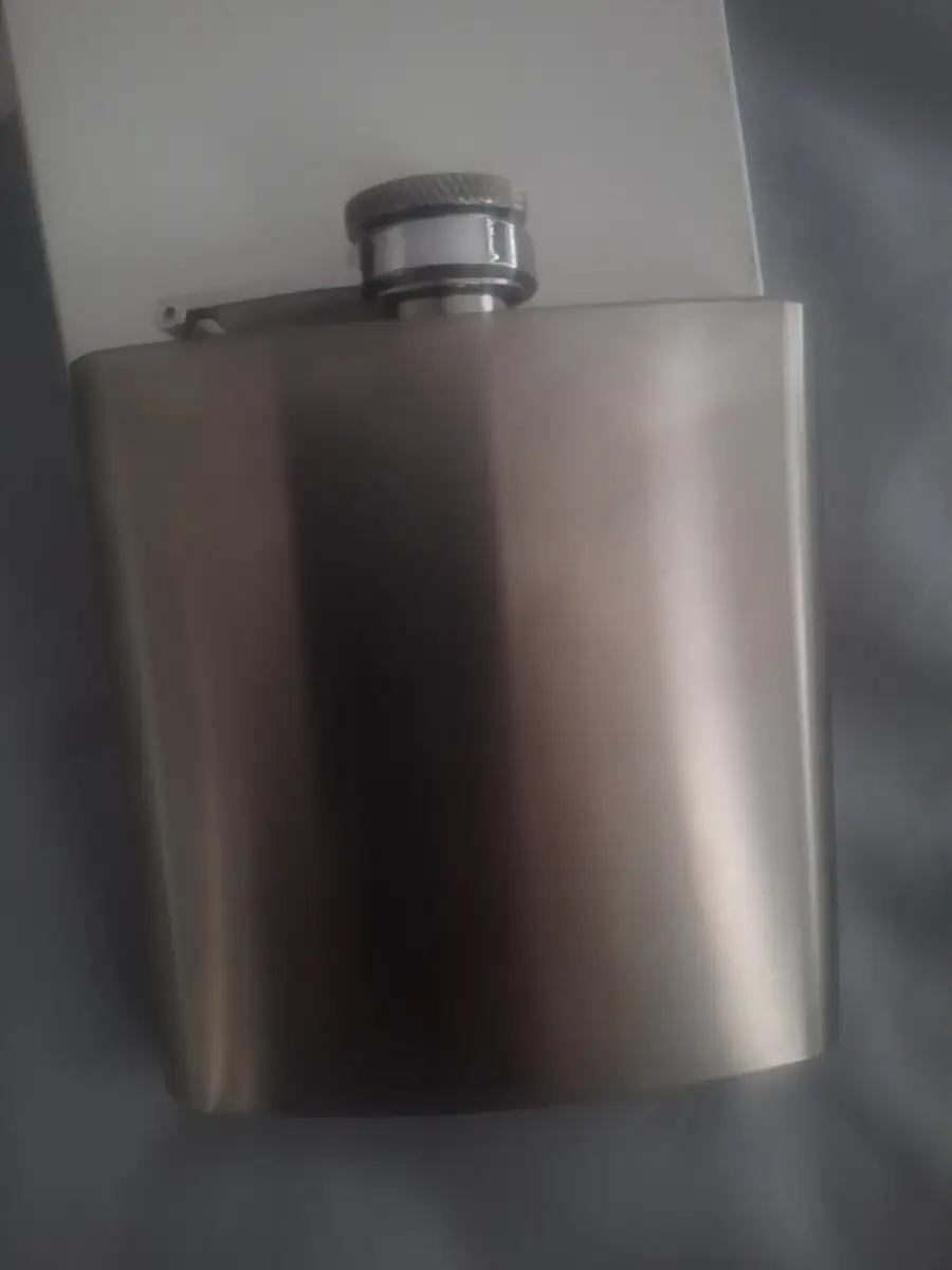 Stainless steel hip flask 6oz [ Brand New ].