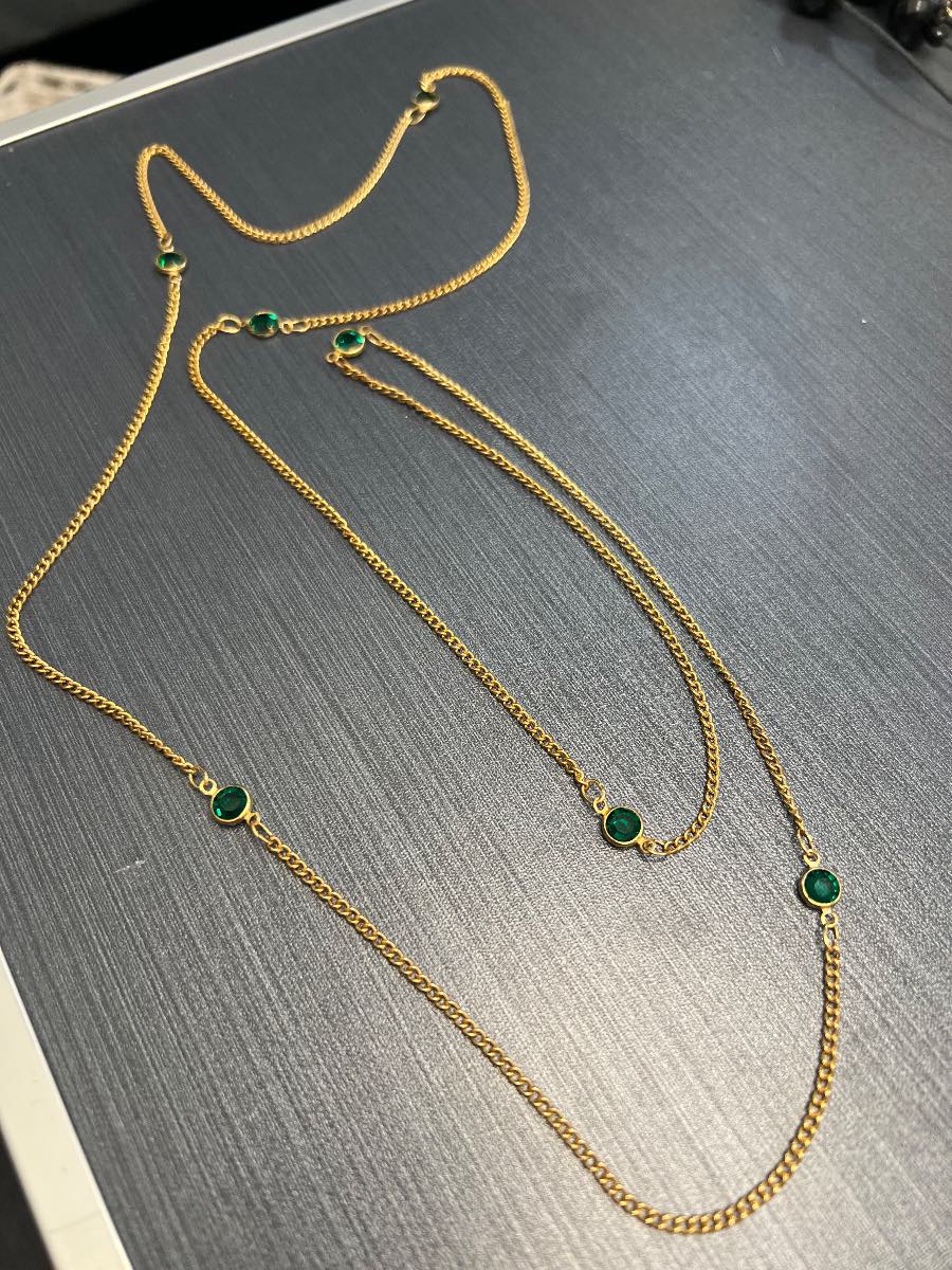Pretty gold tone chain