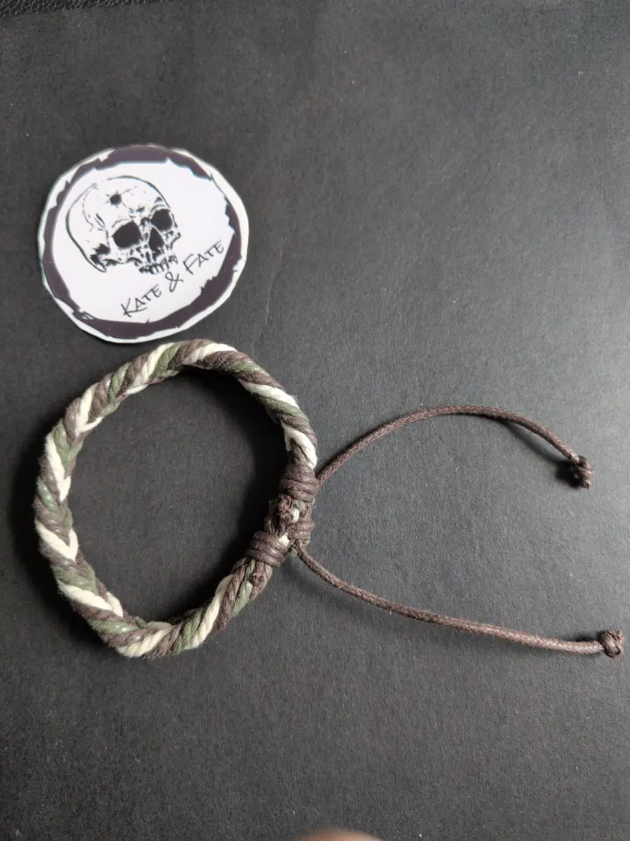Braided bracelet with adjustable