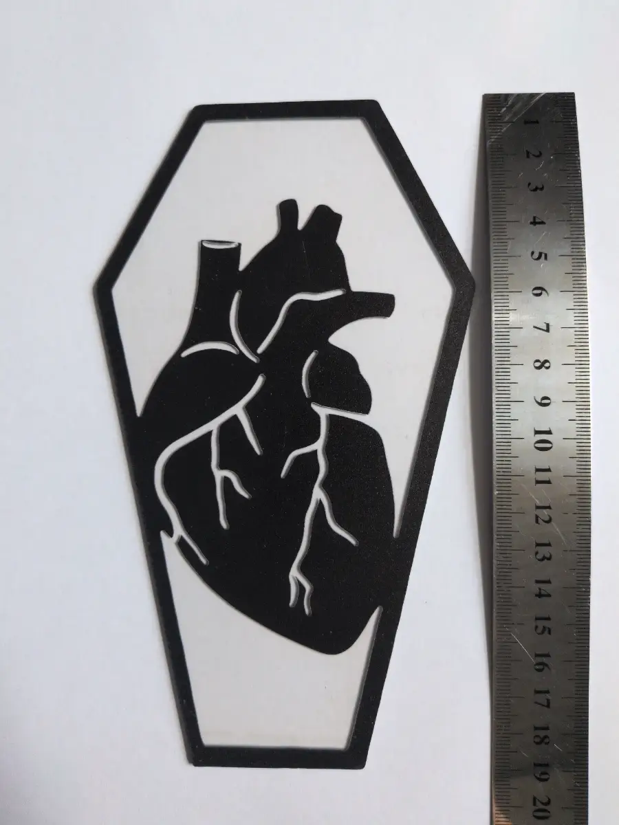Wall decor coffin-shaped with heart