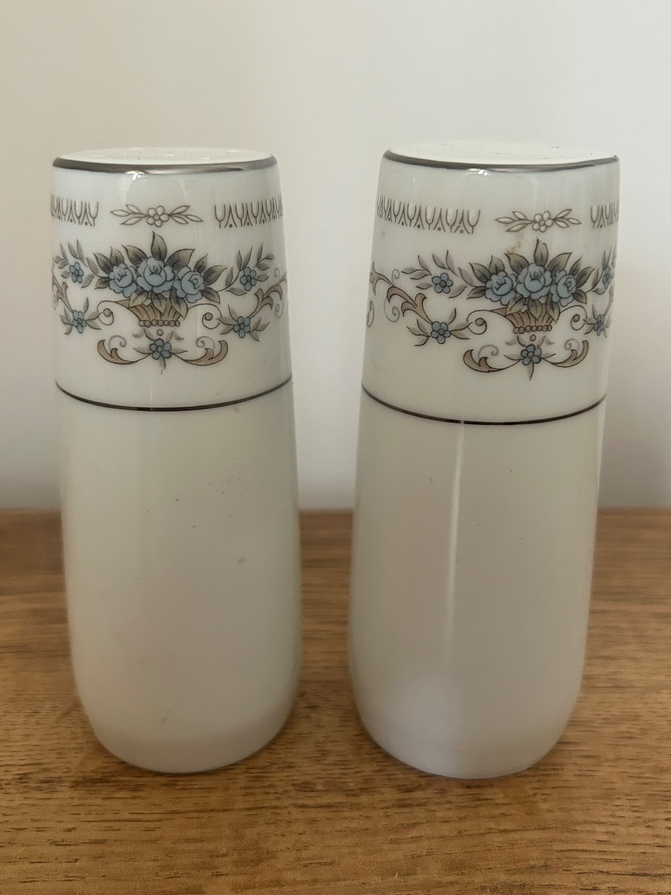 Vintage Wade Diane Salt and Pepper Shakers Set of 2 Made In Japan 1970’s VGC