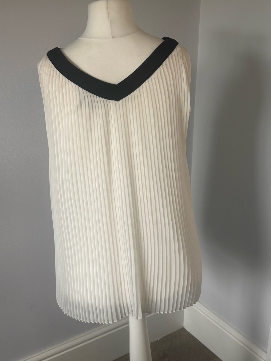 DKNY Pleated Sleeveless V-Neck Blouse Cream and Black Size M