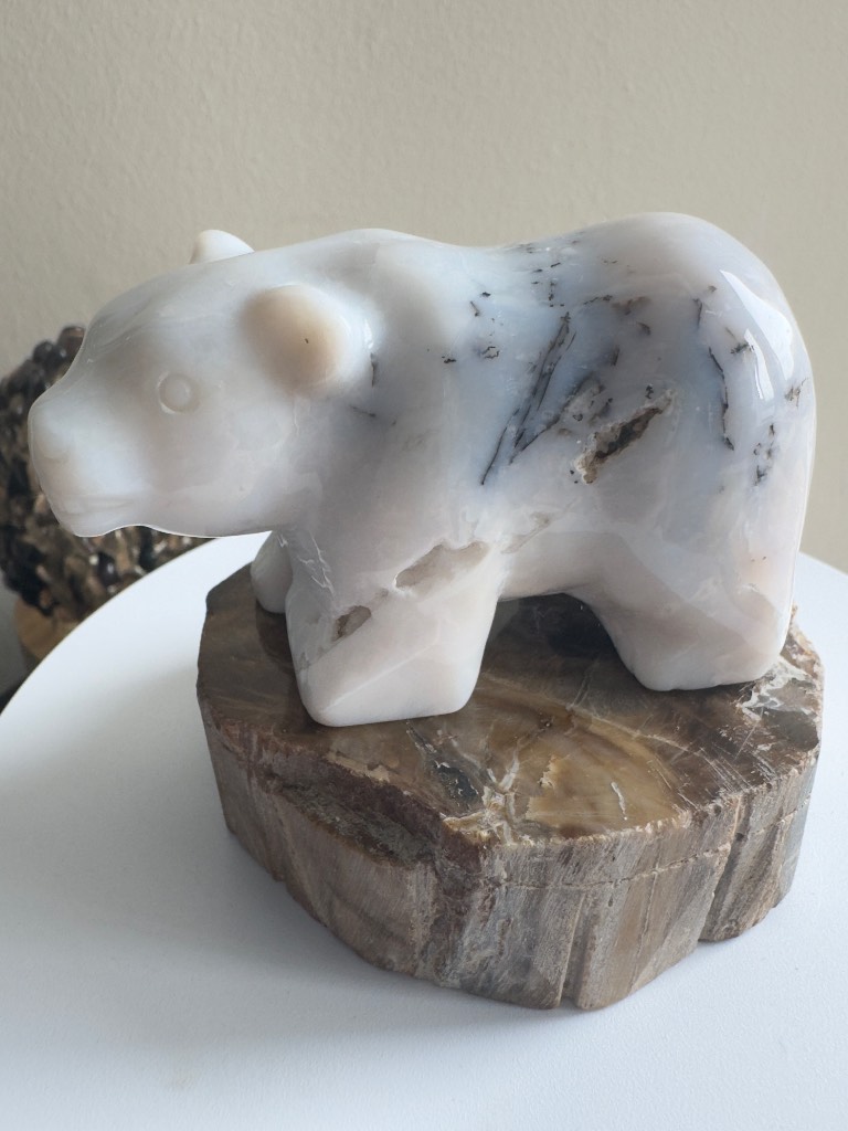 Dendritic polar bear carving
