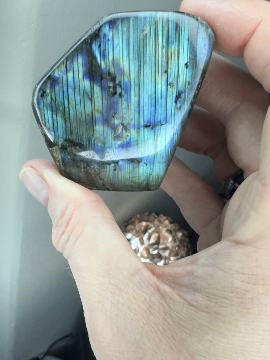 Labarodite free form