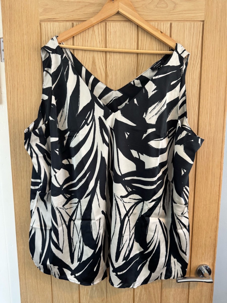 JD Williams Black & White Tropical Leaf Sleeveless Top UK 30 Plus Size Summer