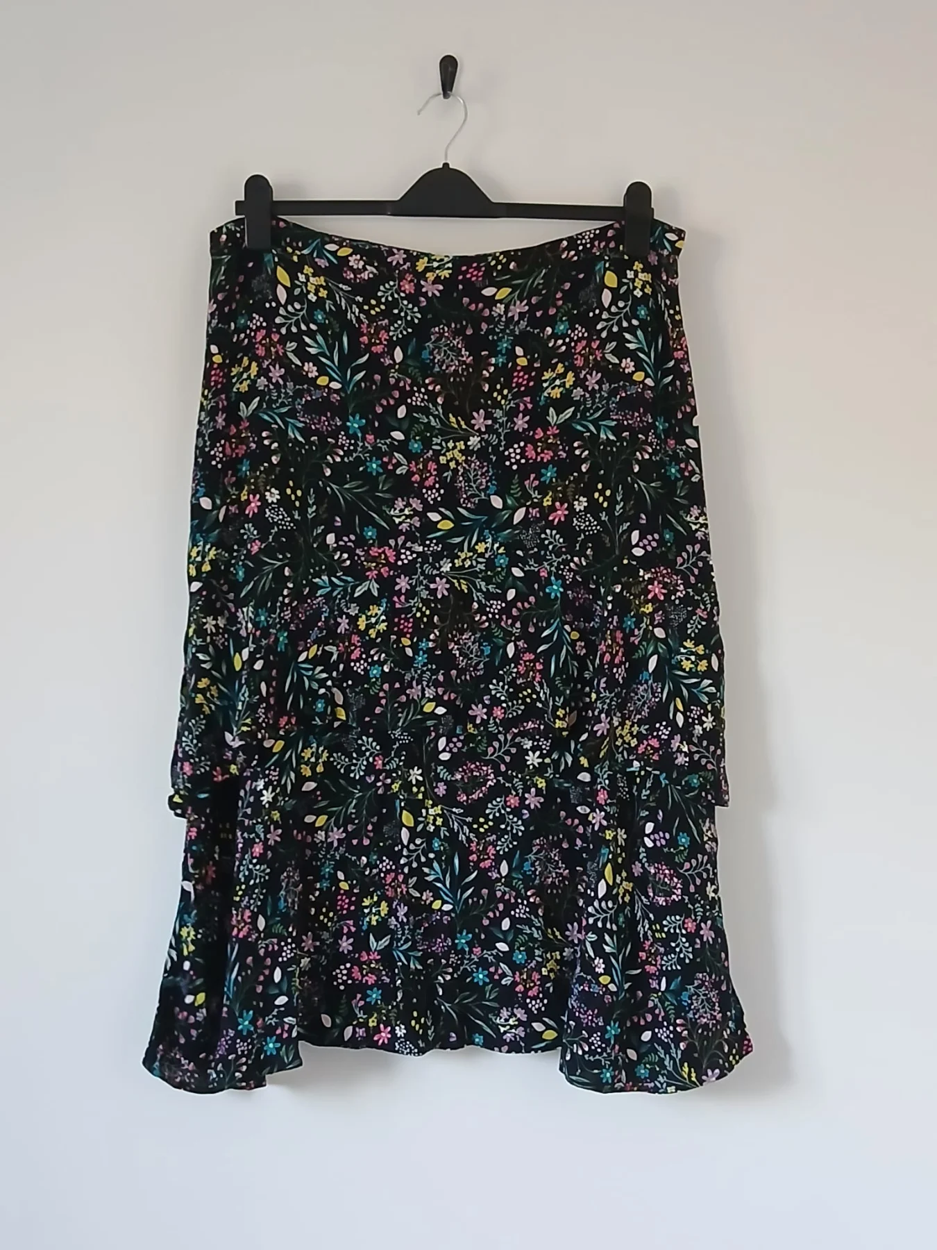 M&S Floral Tiered Midi Skirt UK 18-20 Black Mix Ruffle Viscose Holiday Smart Casual Boho Cottagecore