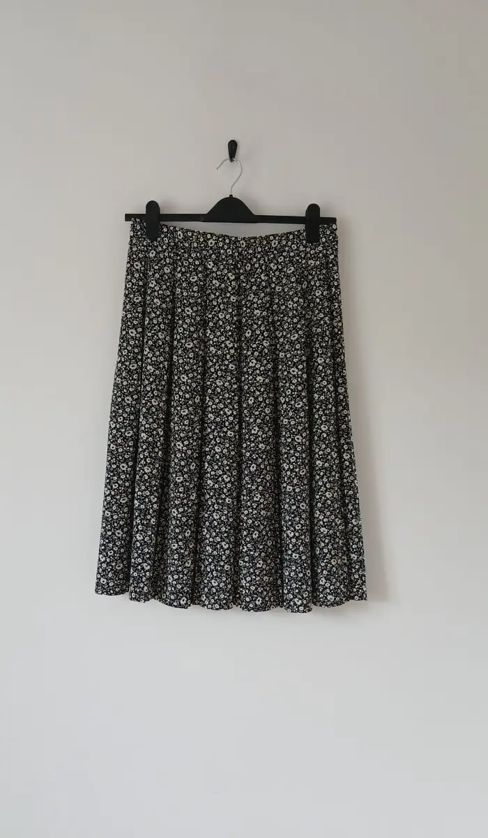 Vintage St Michael Ditsy Floral Pleated Midi Skirt UK 14 Black White 80s 90s Cottagecore Boho
