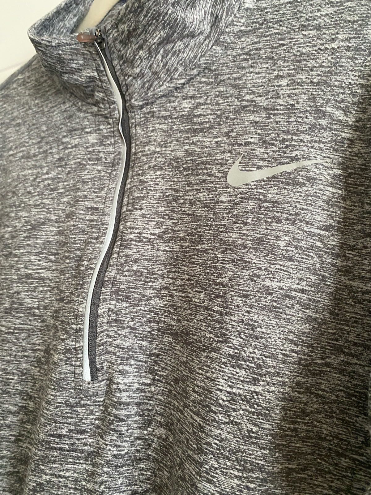 Unisex Nike dry- fit running long sleeved top 1/4 zip size large