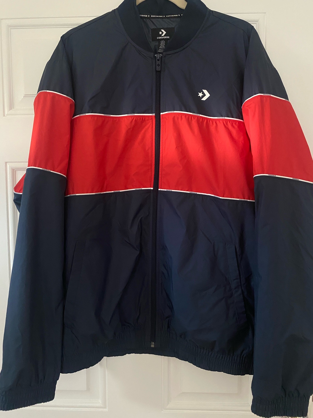 Unisex Converse wind breaker shell size extra large