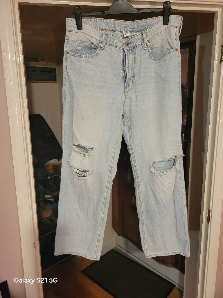 womens light blue ripped jeans