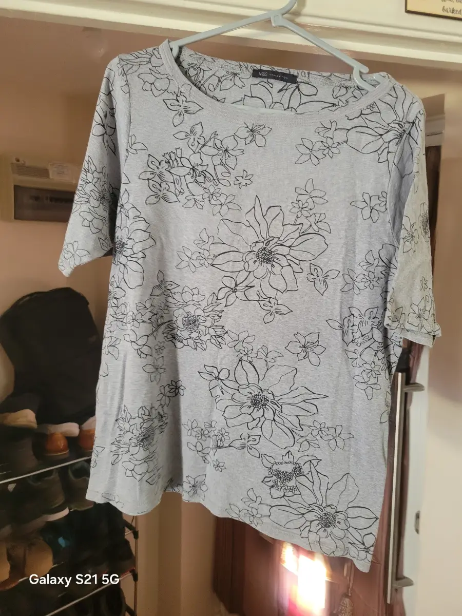 Womens grey Flowery t shirt
