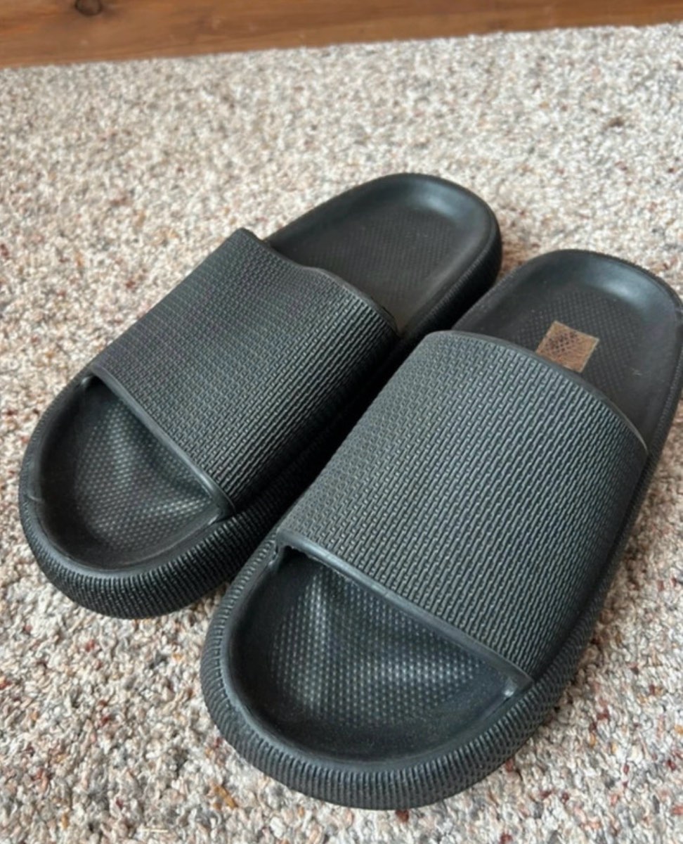 Chunky black sliders