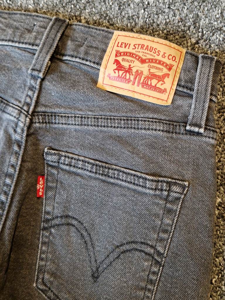 Levis High Waisted Mom Jeans