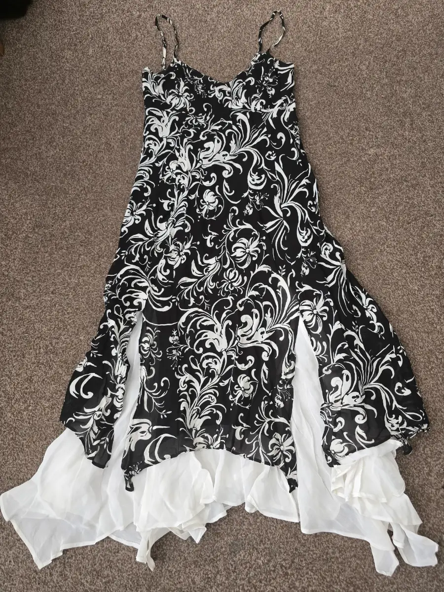 Wallis Black & White Floral Hanky Hem Dress – Size 12