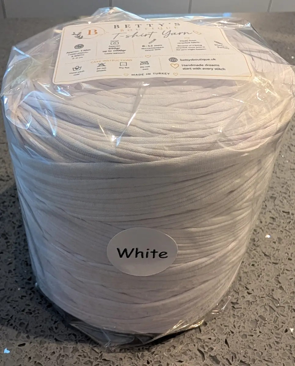 130m recycled white tshirt yarn knitting crochet
