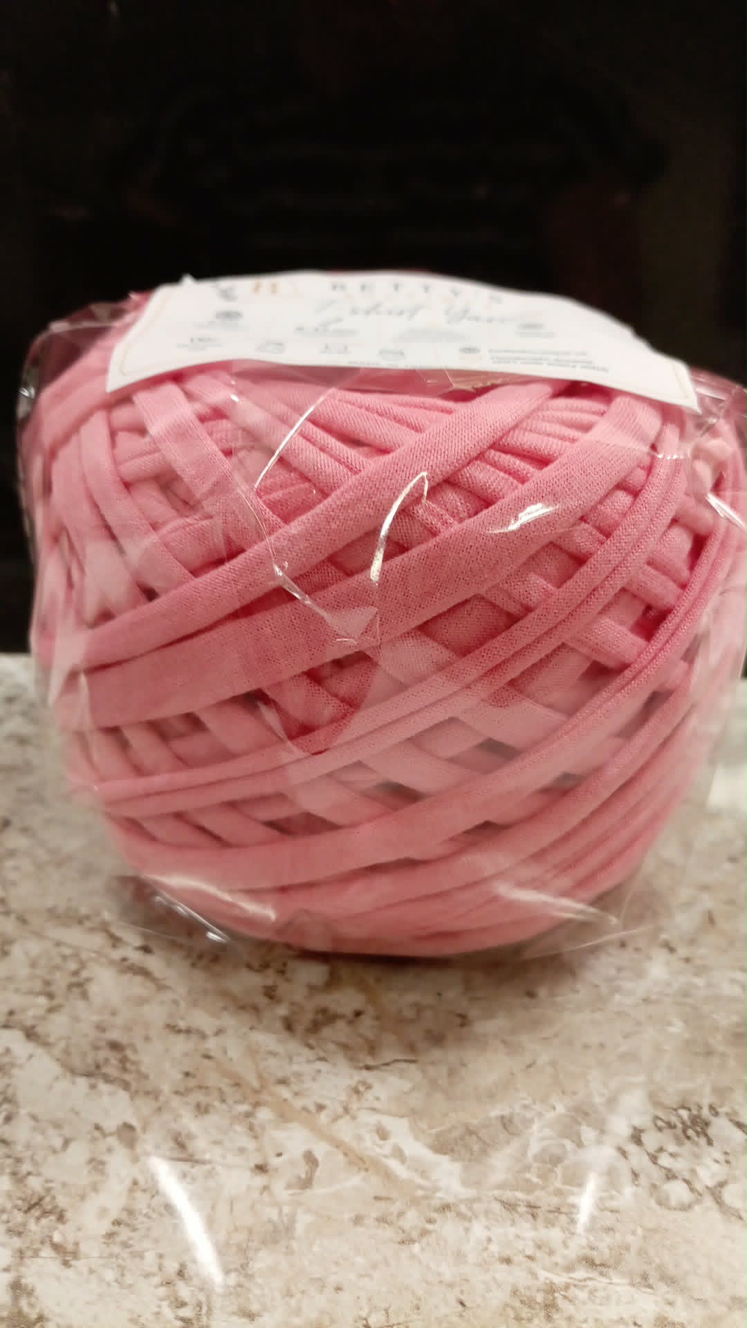 Pink T-shirt yarn 84m knitting crochet