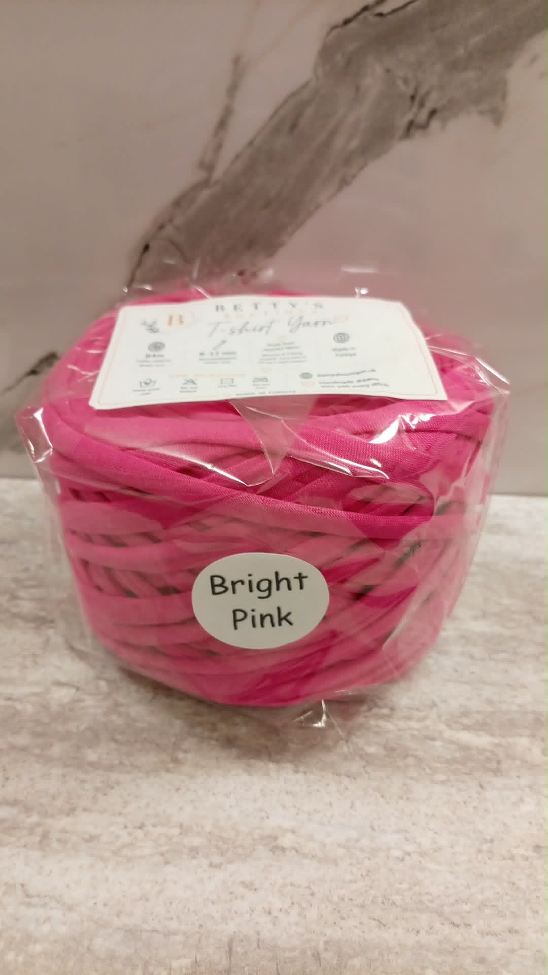 Bright Pink Brand new T-shirt yarn 84m Crochet Knitting