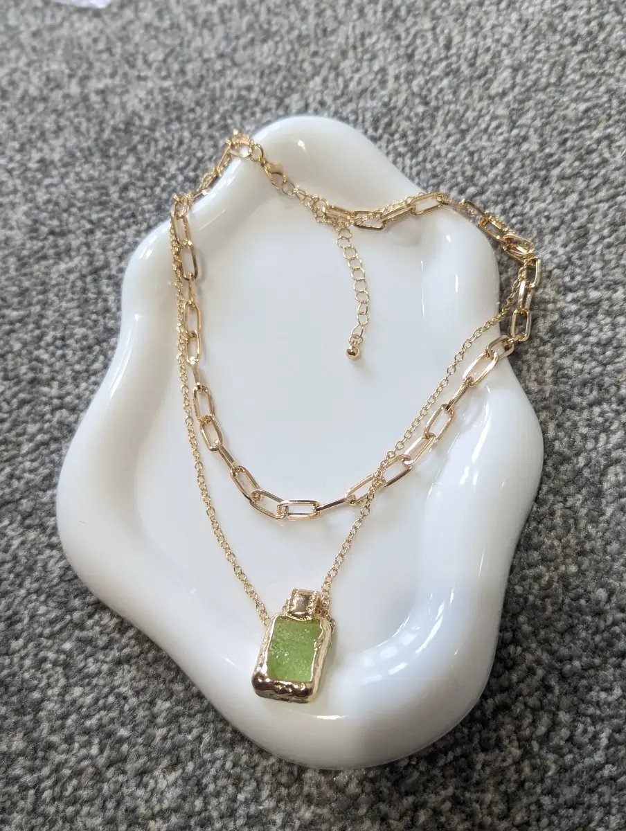 Stunning Layered Gold-Tone Necklace with Emerald Green Pendant
