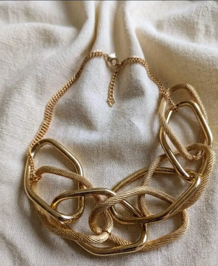 Chunky Gold Statement Necklace – Bold & Trendy!