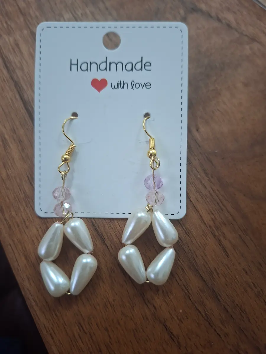 Pearls and acrylic pink glass beads earing