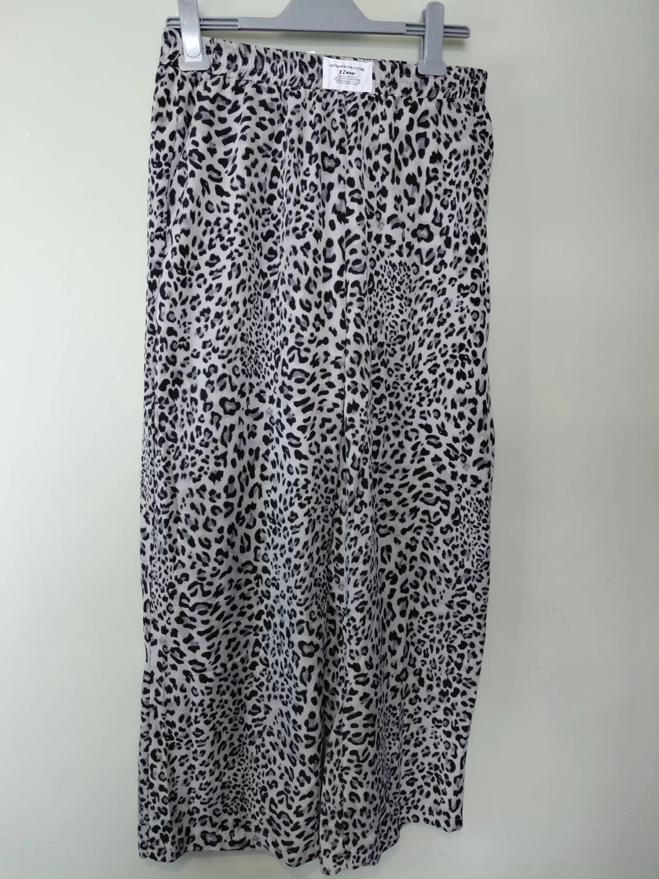 Wide leg trousers