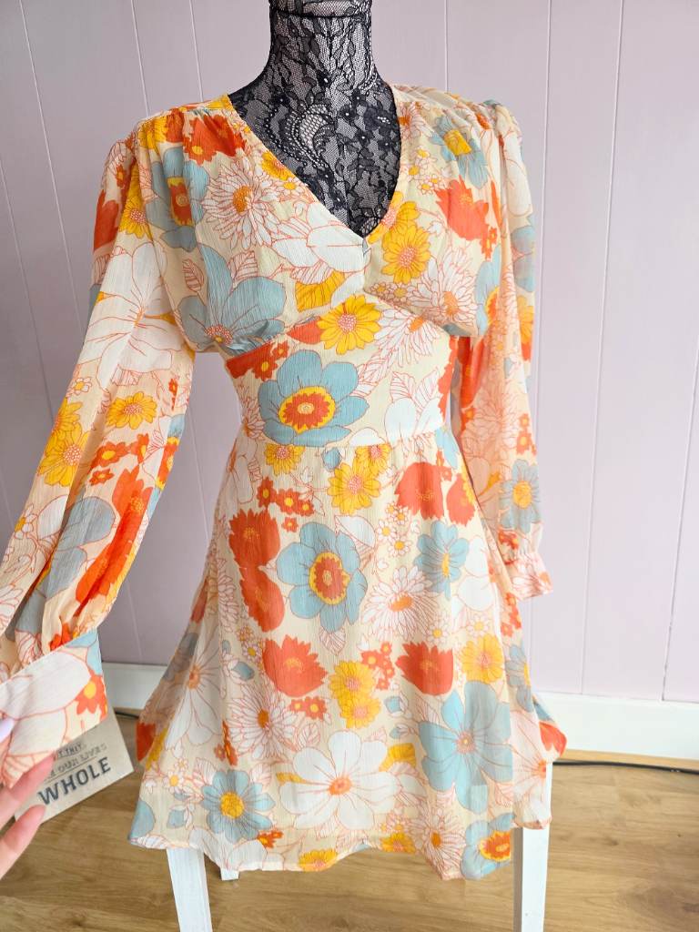 Gorgeous 60s style muse floral floral sheer dress