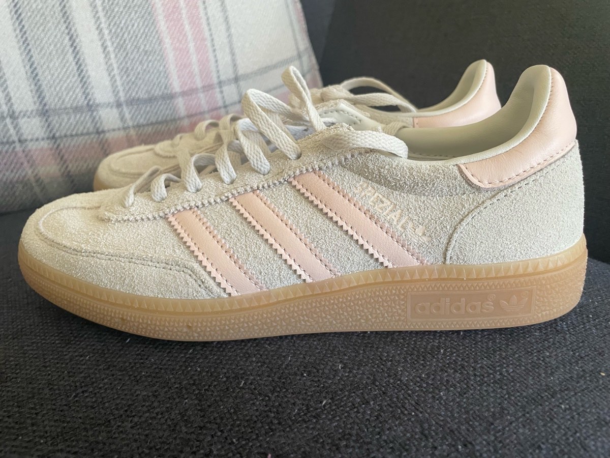 Adidas spezial- size 4