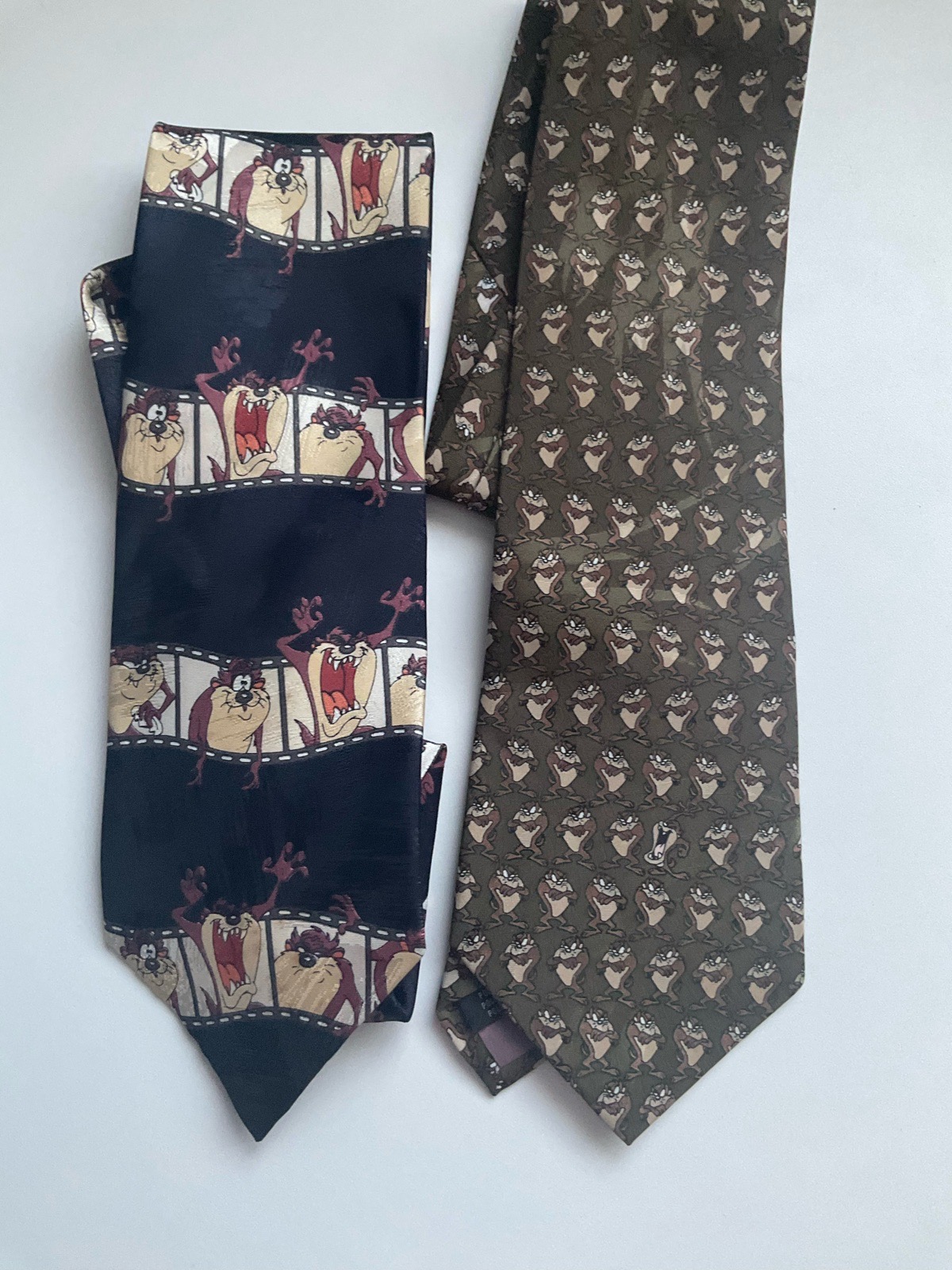 Tazmanian devil looney tunes fun ties x 2