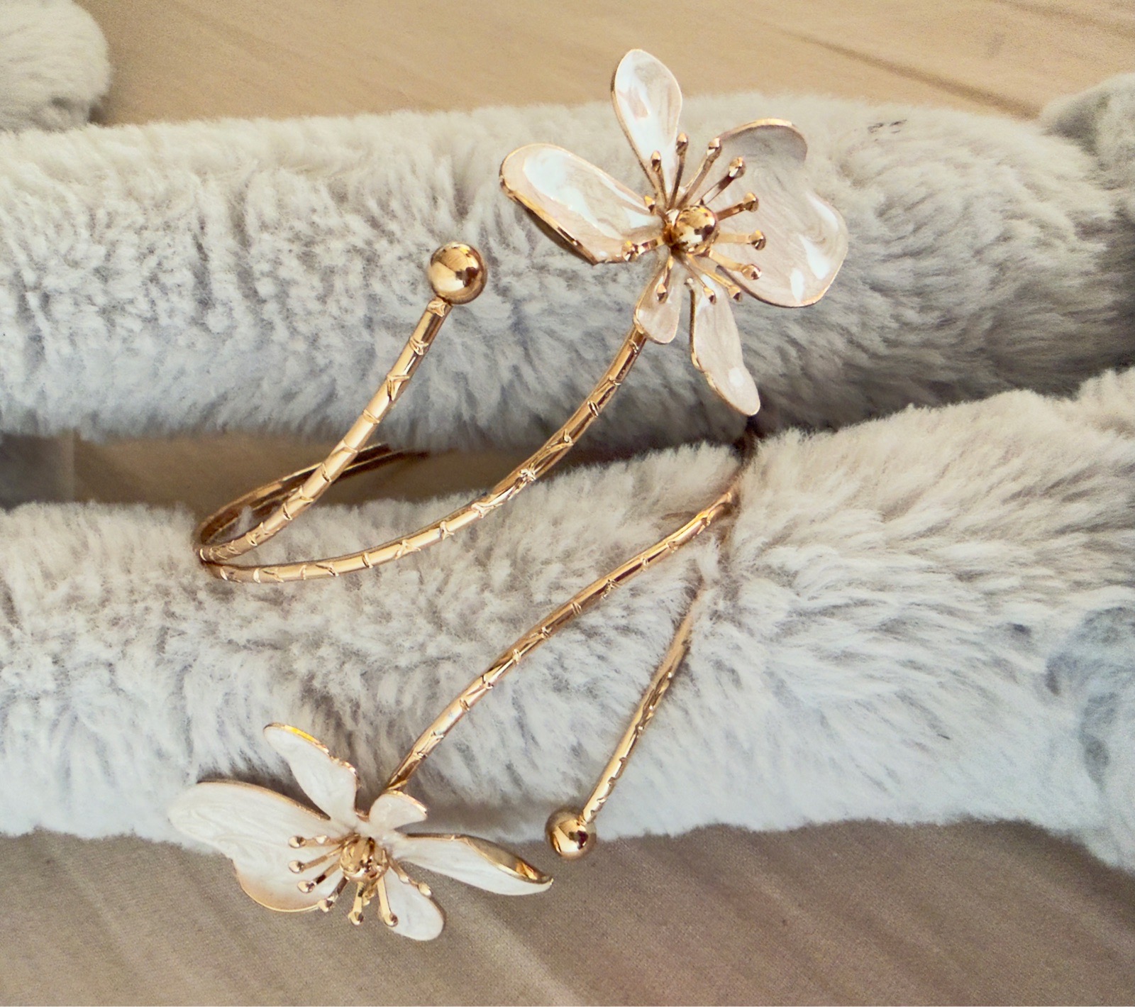 Upper arm bracelet