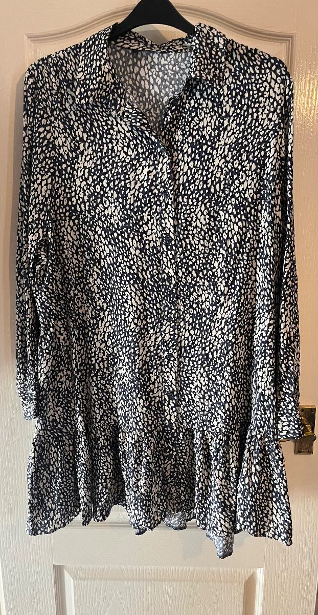 George Button Through Dress, abstract animal print and a ruffled hem. Size 18L
