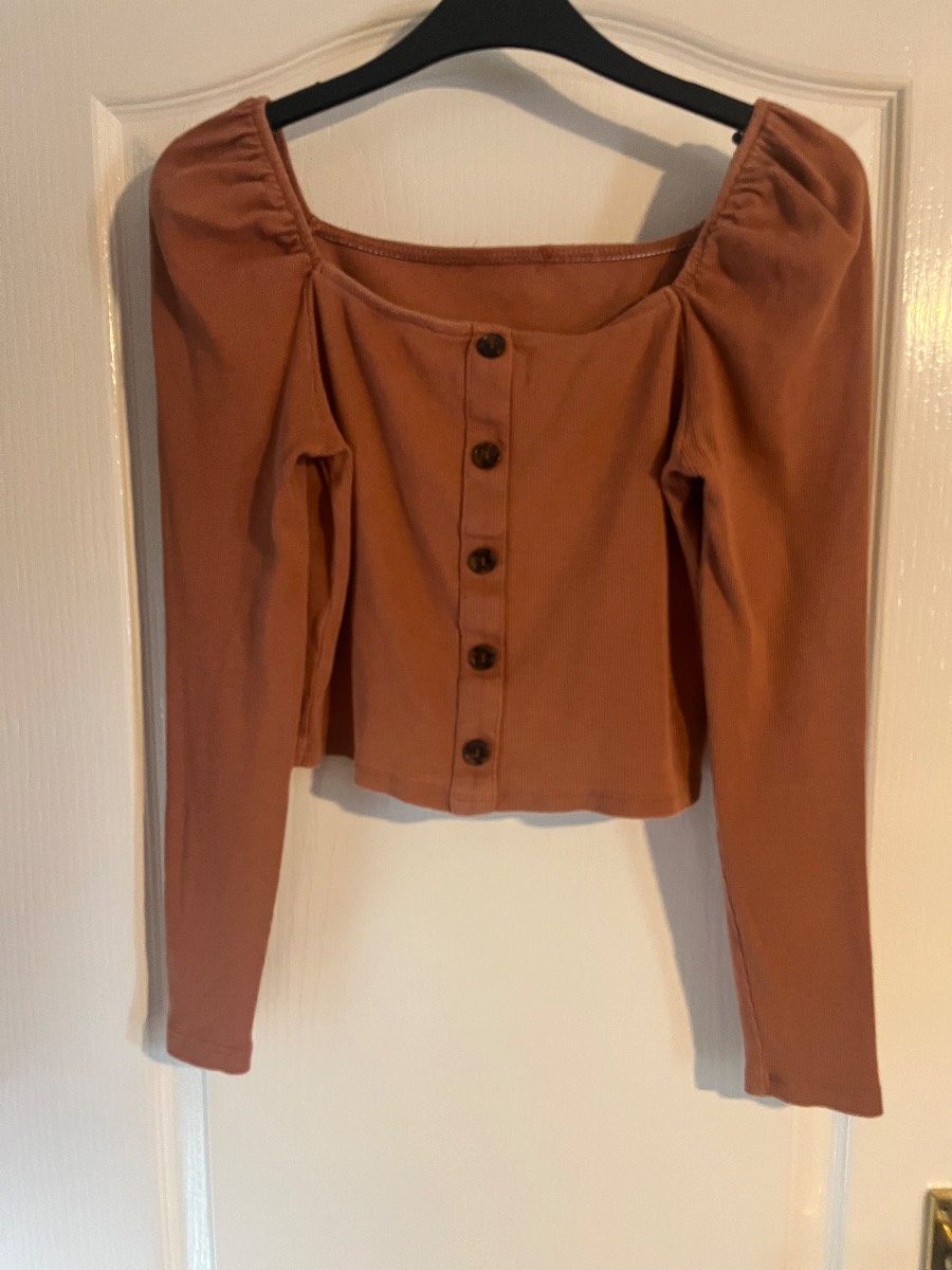 Primark rust crop top. Long sleeves. Buttons For Display. Size XS