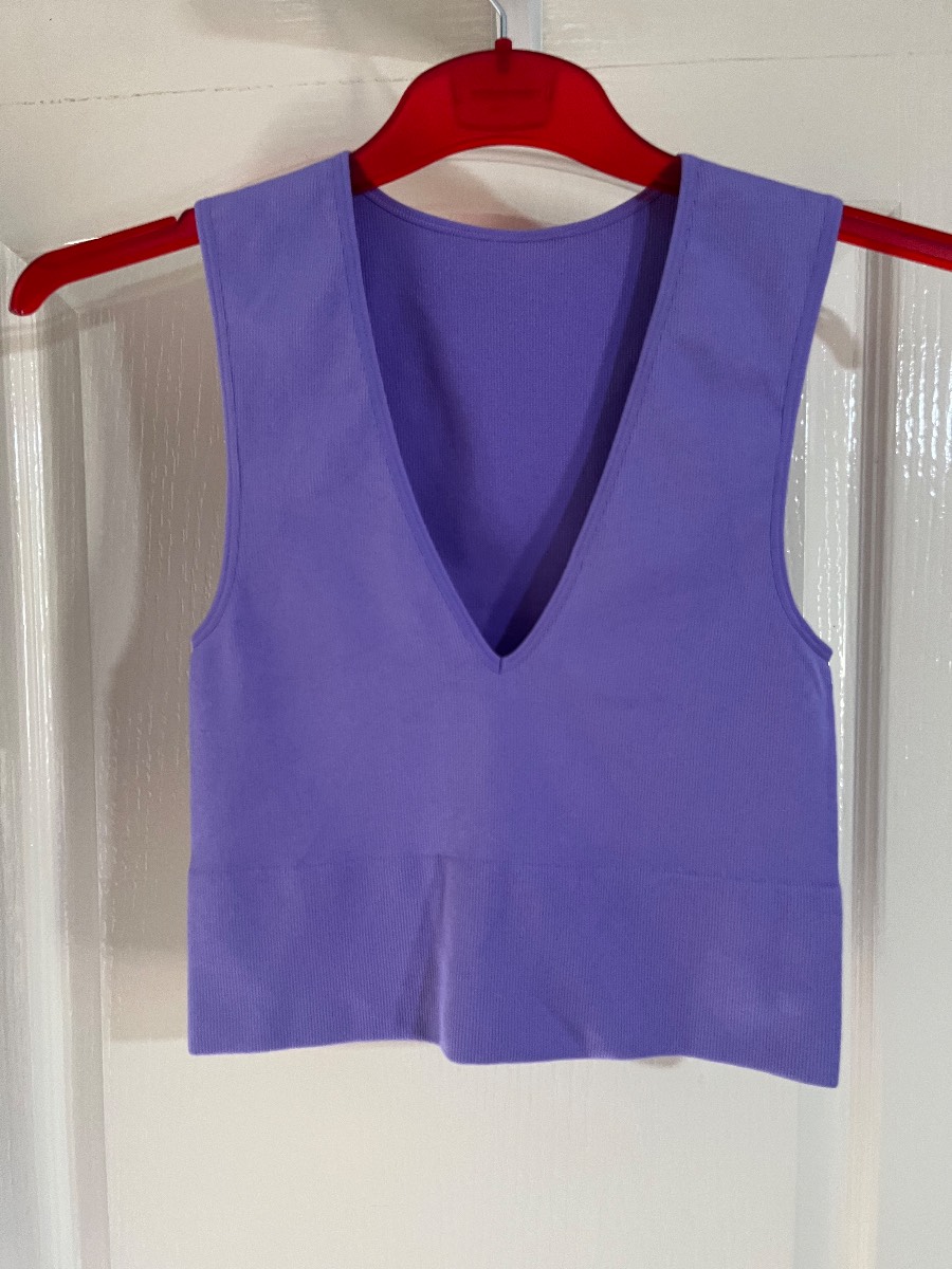Primark purple ribbed v neck crop top. Size medium (12/14)