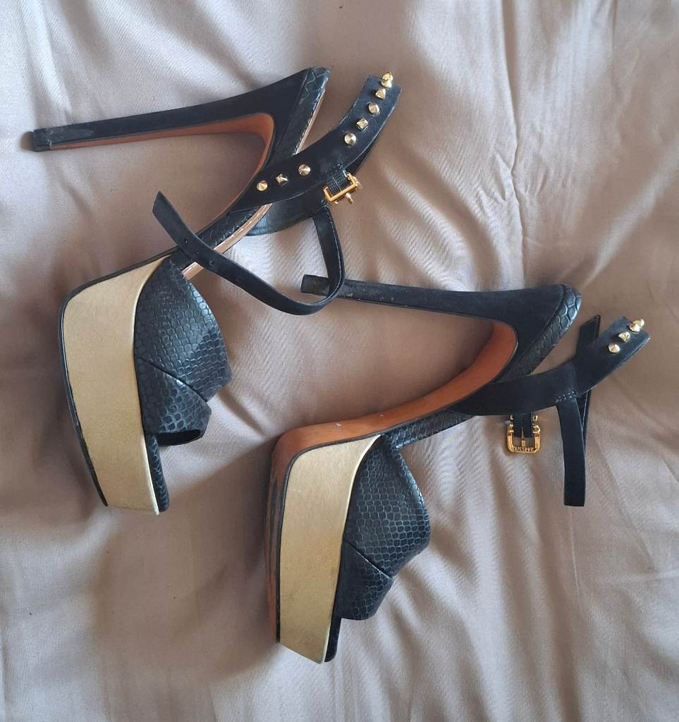 Woman's moda in pelle shoes size 4