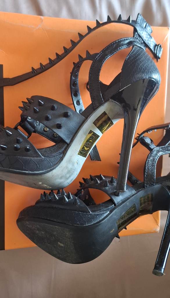 Womans shoes size 4 in black River Island